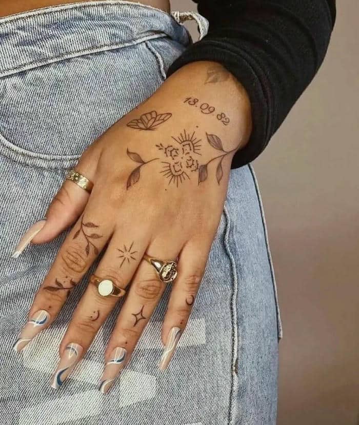 ลบรอยสักที่ฝ่ามือ-1