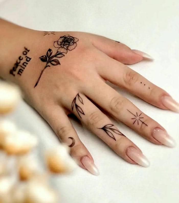 สักลายที่นิ้วมือ