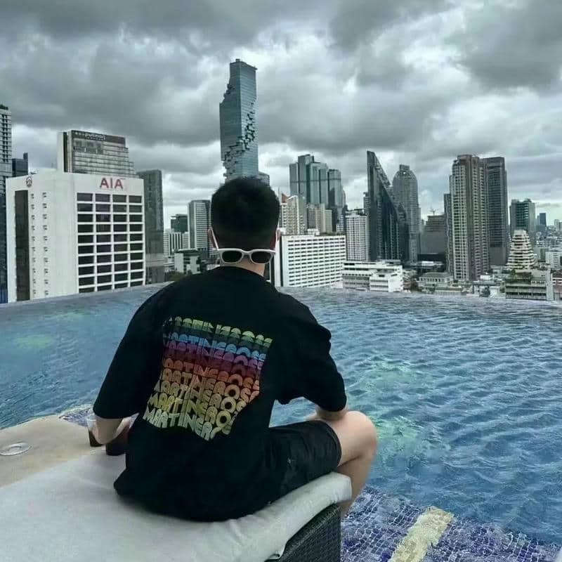 อวาตาร์ชายถ่ายจากด้านหลัง (15)