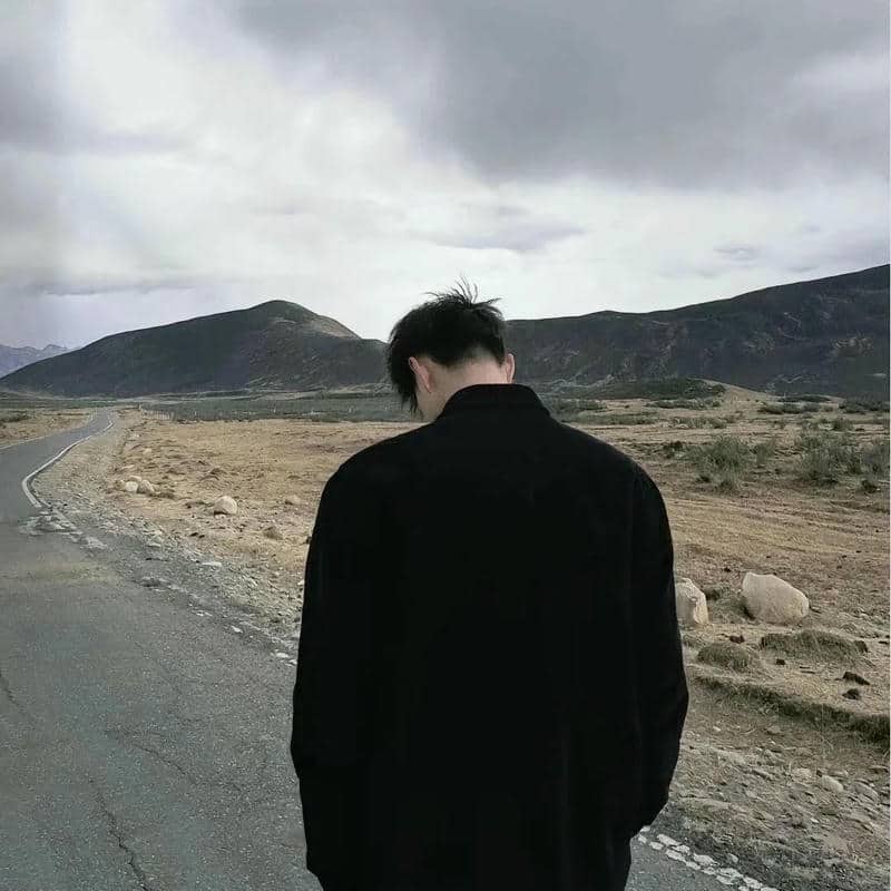 อวาตาร์ชายถ่ายจากด้านหลัง (20)