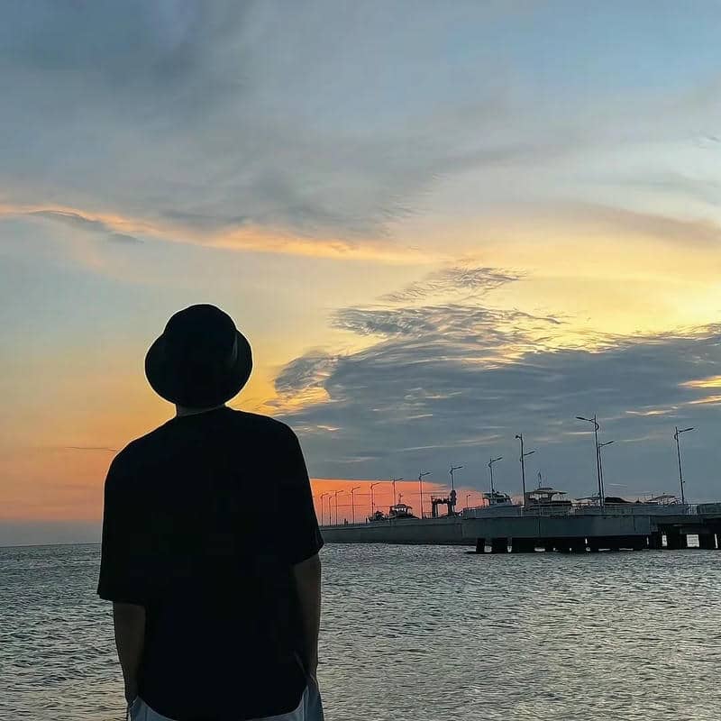 อวาตาร์ชายถ่ายจากด้านหลัง (21)