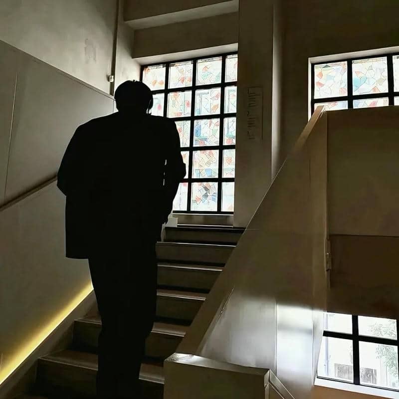 อวาตาร์ชายถ่ายจากด้านหลัง (26)