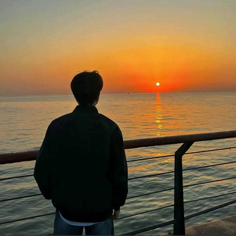 อวาตาร์ชายถ่ายจากด้านหลัง (29)