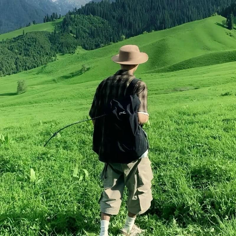 อวาตาร์ชายถ่ายจากด้านหลัง (3)