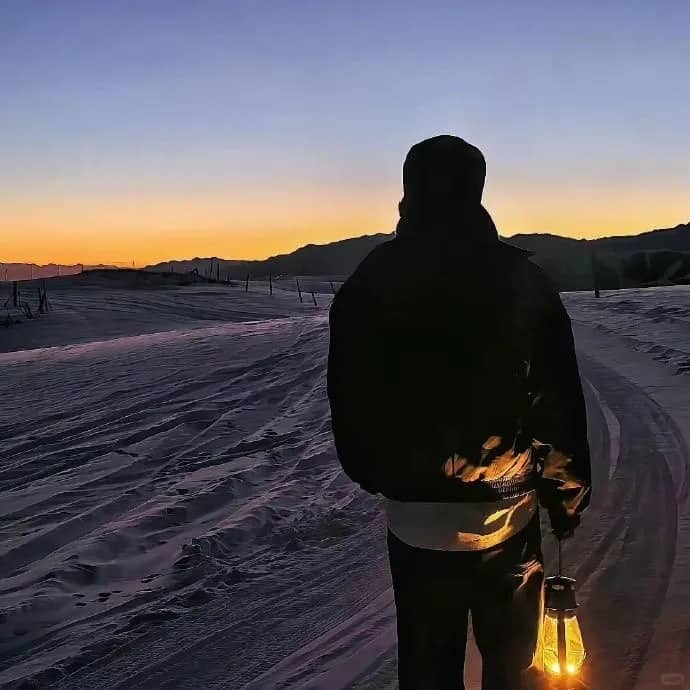 อวาตาร์ชายถ่ายจากด้านหลัง (31)