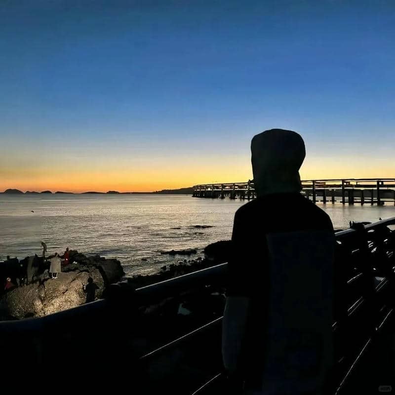 อวาตาร์ชายถ่ายจากด้านหลัง (32)