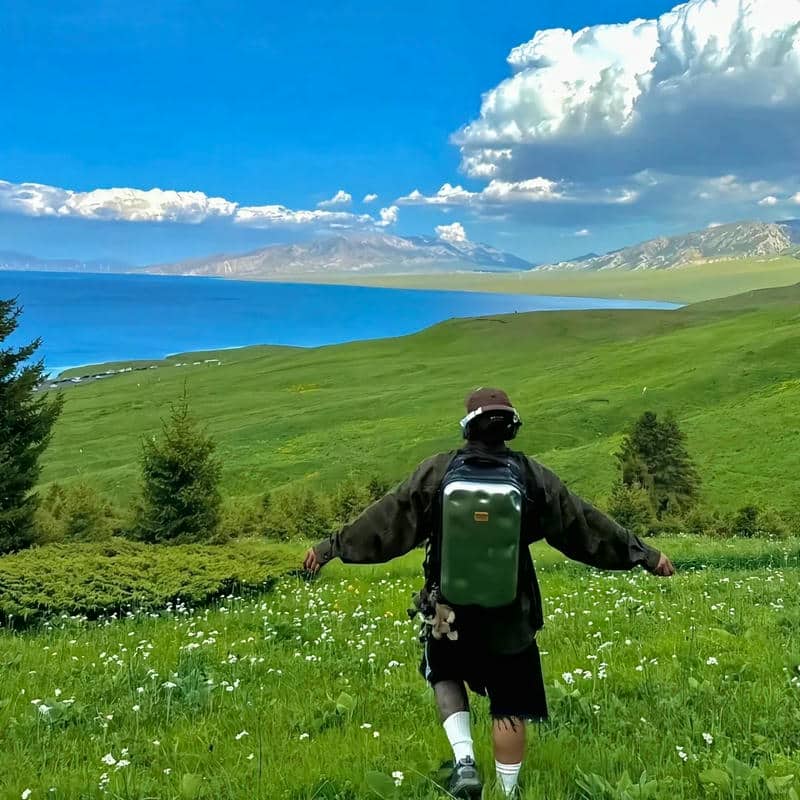 อวาตาร์ชายถ่ายจากด้านหลัง (8)